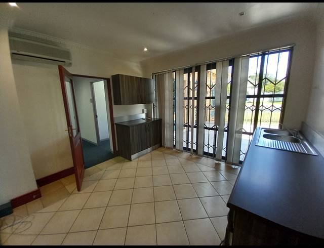 342M² OFFICE TO LET IN BRYANSTON